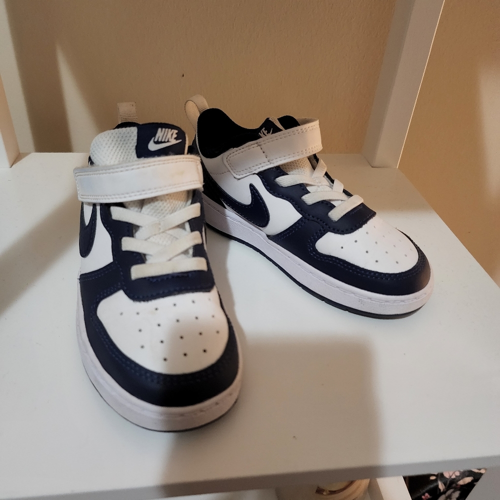 Toddler Nike Navy/ White sneaker 9c